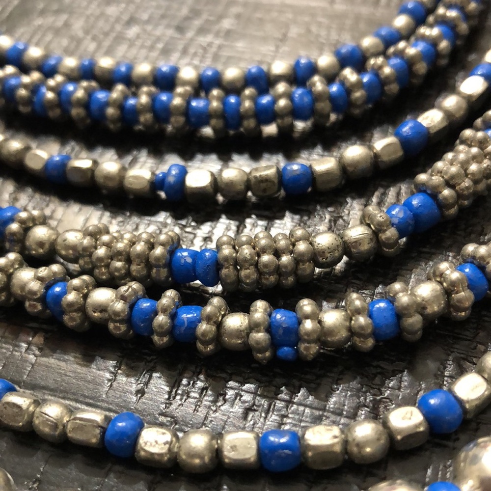 Beautiful NWT Worn Silver Tone & Royal Blue Beaded Bib Statement Necklace!! - Picture 4 of 4